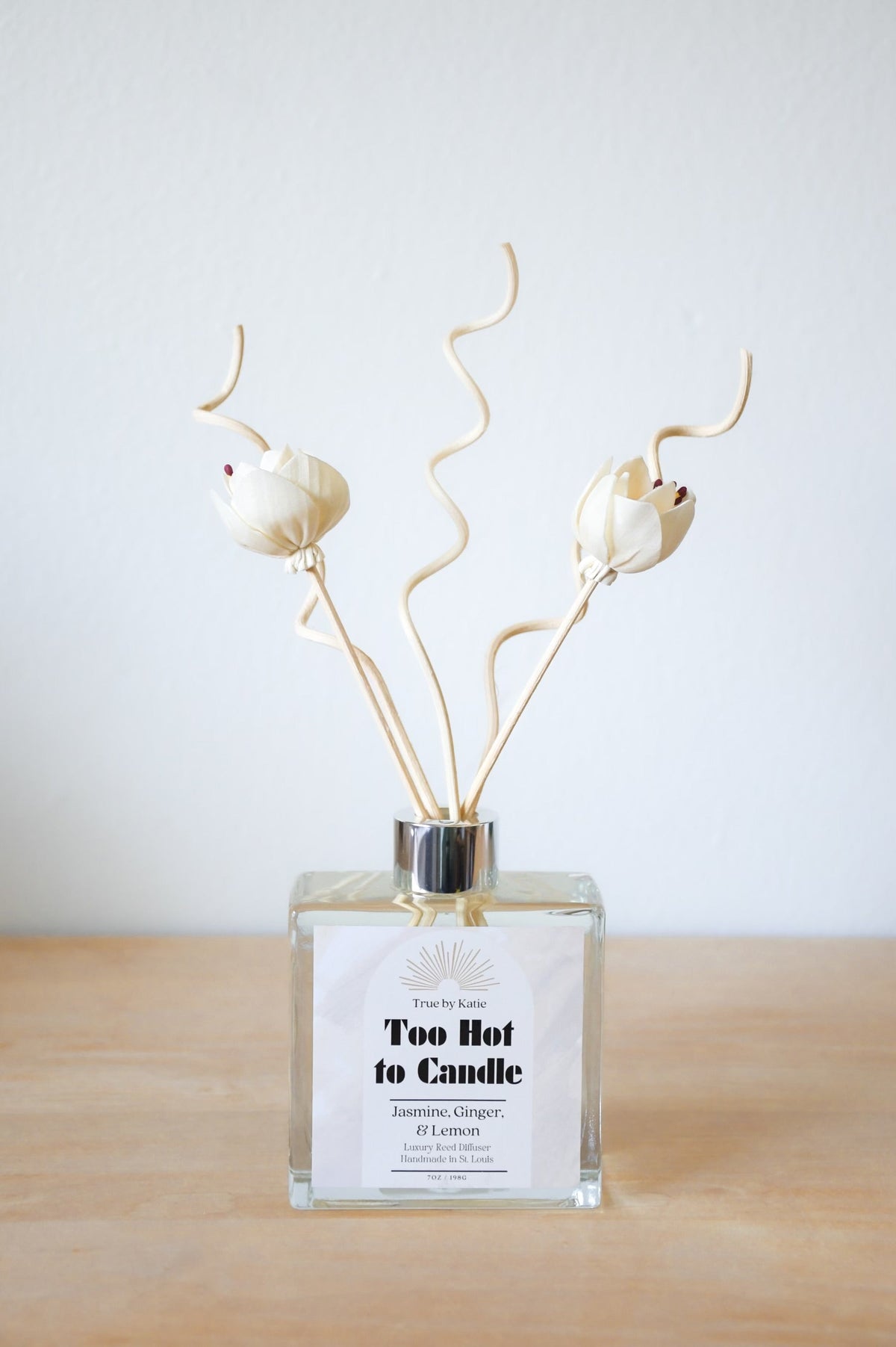 Customizable Black and Gold Non-Toxic Reed Diffuser