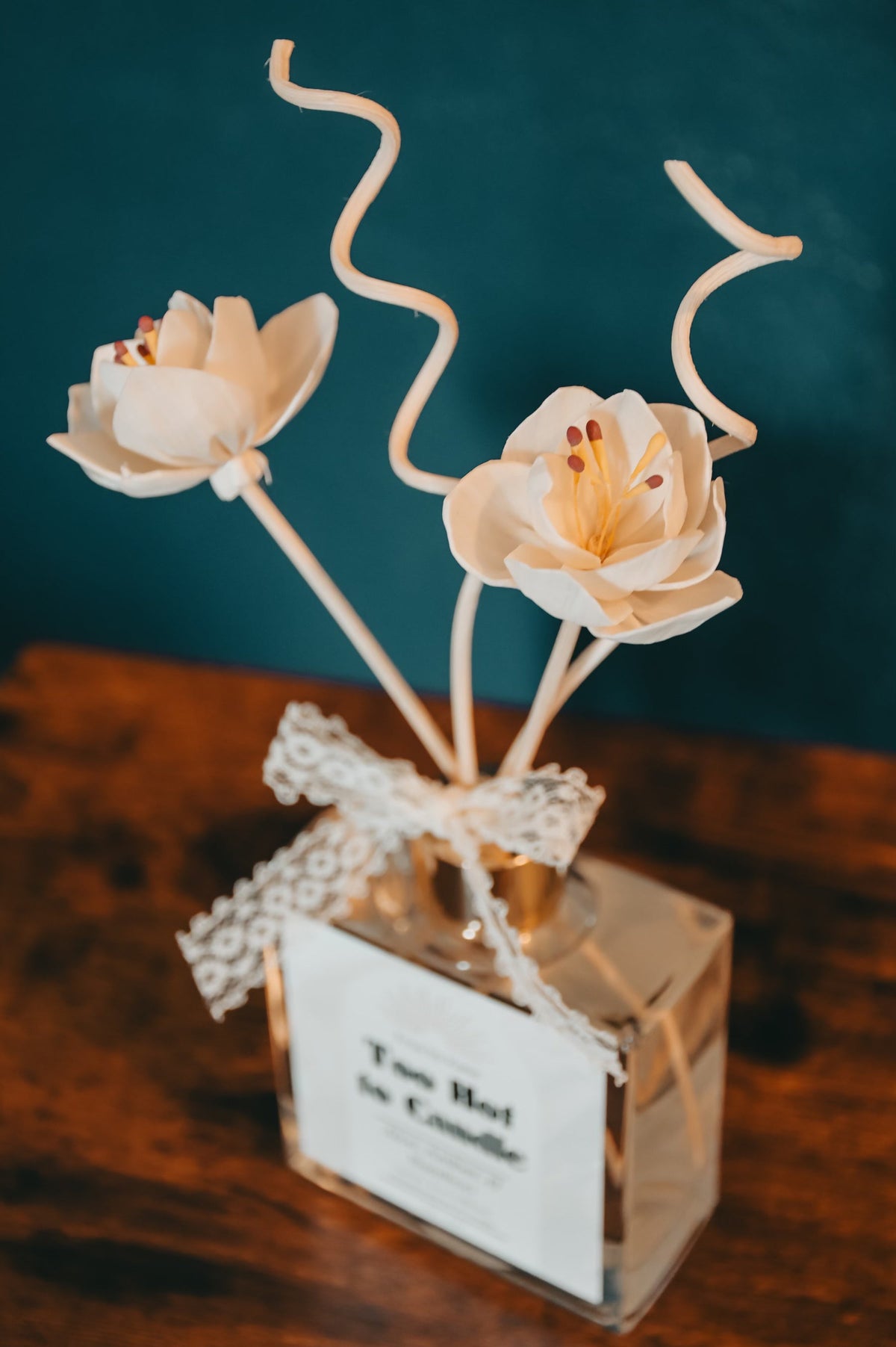 Customizable Black and Gold Non-Toxic Reed Diffuser
