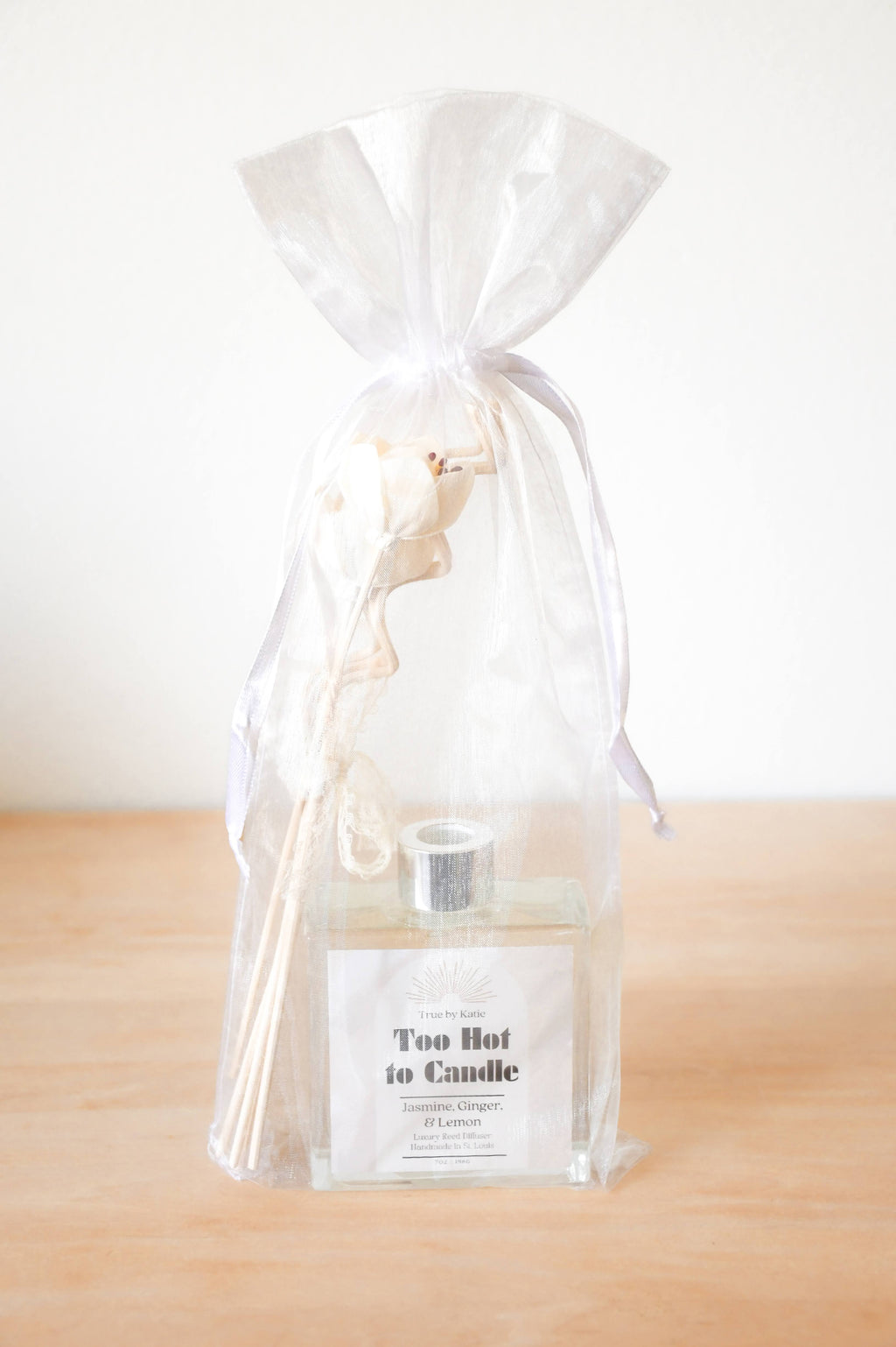 Customizable Black and Gold Non-Toxic Reed Diffuser