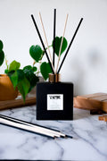 Customizable Black and Gold Non-Toxic Reed Diffuser