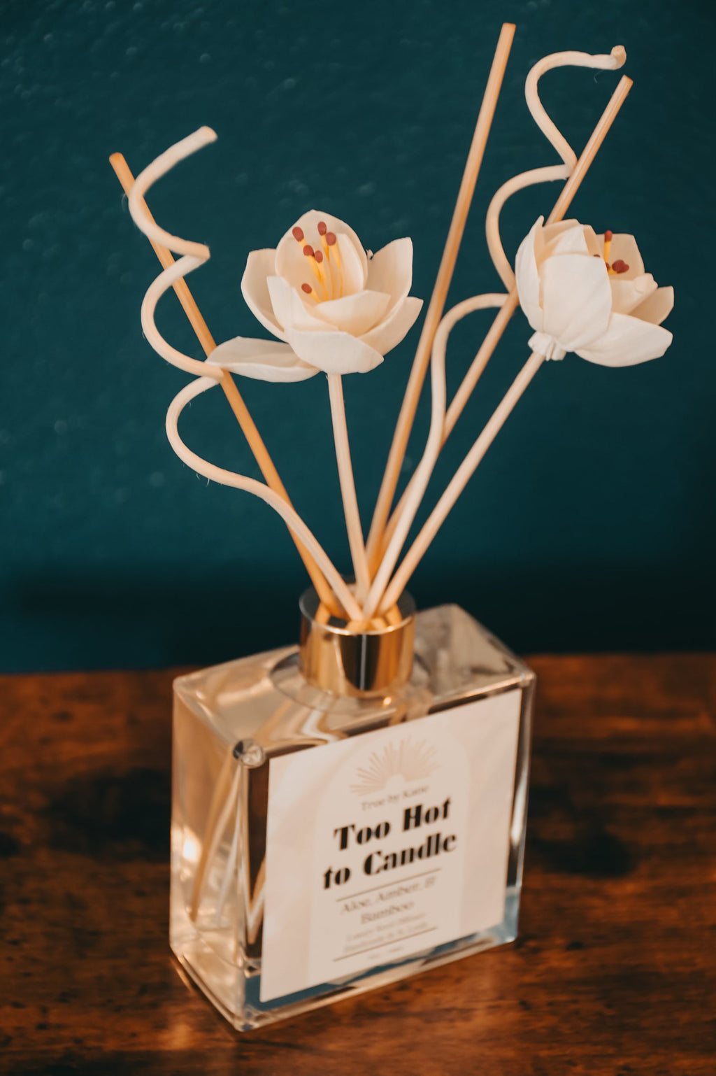Customizable Black and Gold Non-Toxic Reed Diffuser
