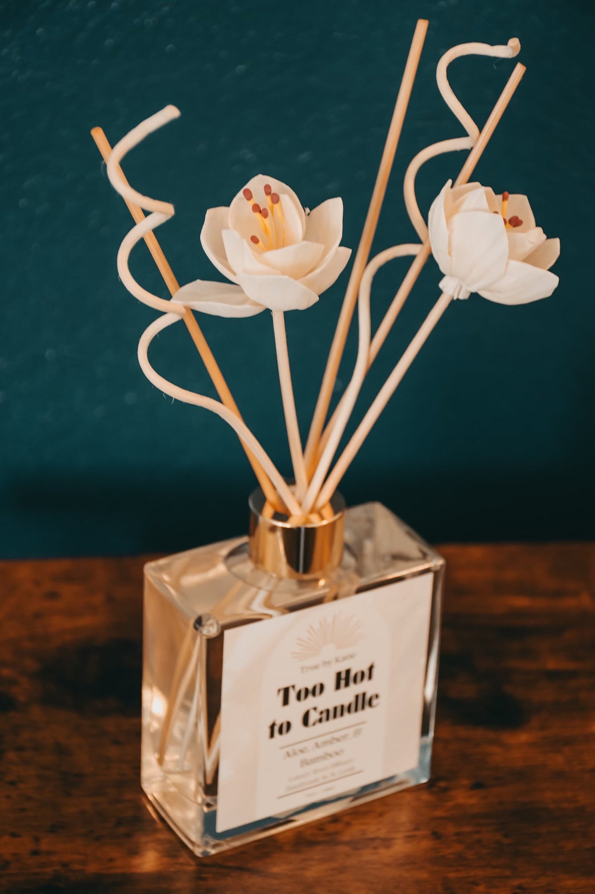 Customizable Black and Gold Non-Toxic Reed Diffuser
